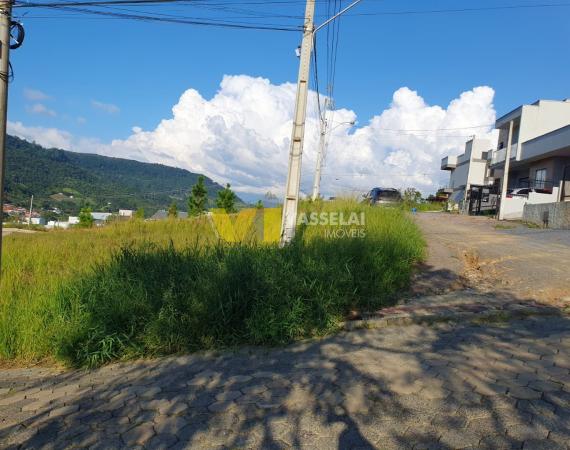 Terreno de esquina para venda no Bairro Fundo Canoas