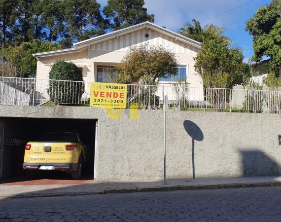 Casa à Venda e Locação no Centro de Rio do Sul – Localização Privilegiada ao Lado da UNIMED