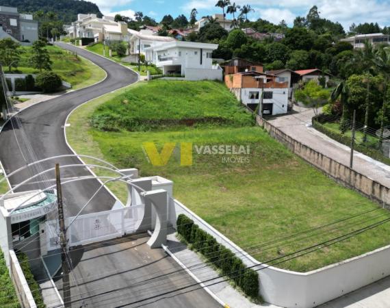 Terreno para venda no Condomínio Fechado De Crillon