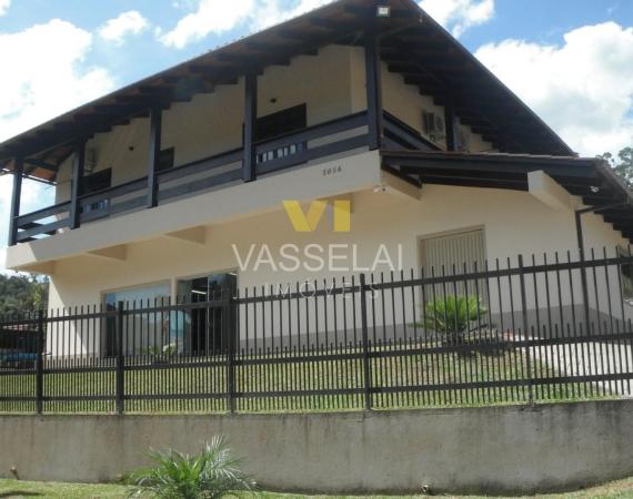 Ótima casa de alvenaria dividida em 2 pavimentos!
